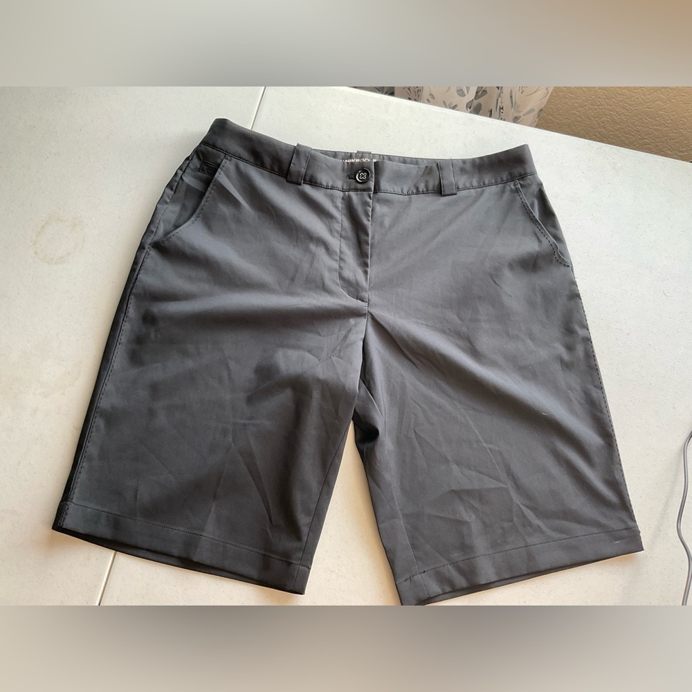 Nike charcoal grey women’s golf shorts size 12 great condition flat front